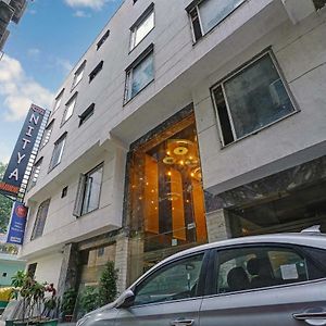 Staybook Hotel Nitya Maharani, Free Airport Pickup